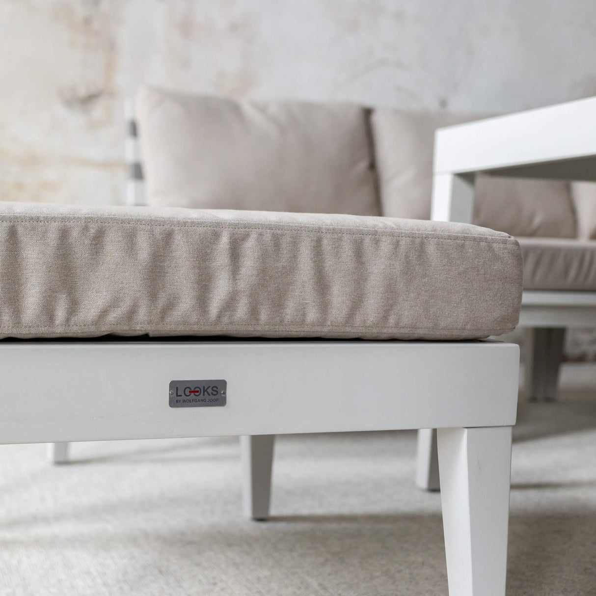 Lounge Set Infinity mypureliving und aus FSC® mit 100% Akazie Tisch | Hocker